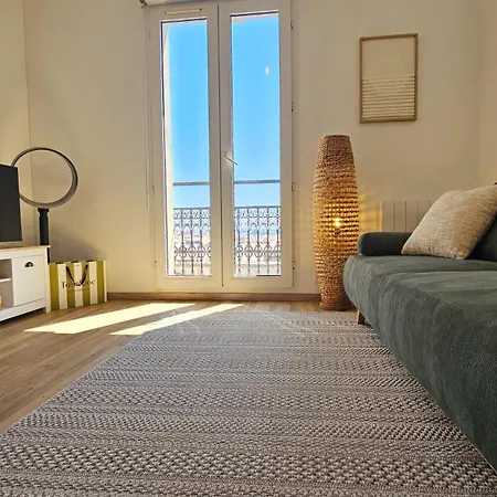 Charming One Bedroom With Panoramic View Апартаменты *