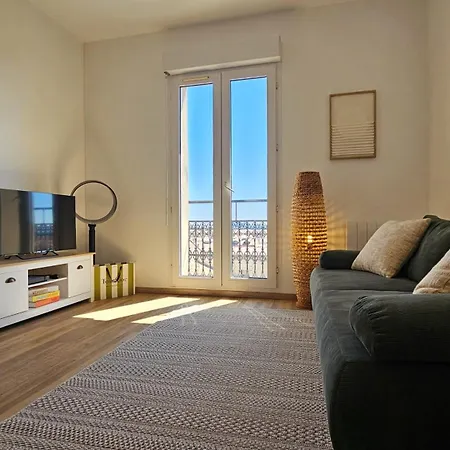 Апартаменты Charming One Bedroom With Panoramic View *