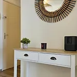 Lägenhet Charming One Bedroom With Panoramic View Sète