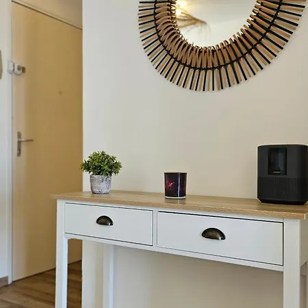 アパート Charming One Bedroom With Panoramic View セット