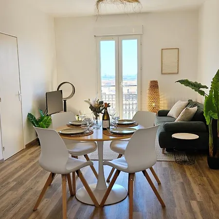 Charming One Bedroom With Panoramic View アパート セット