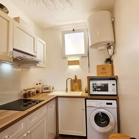 アパート Charming One Bedroom With Panoramic View セット
