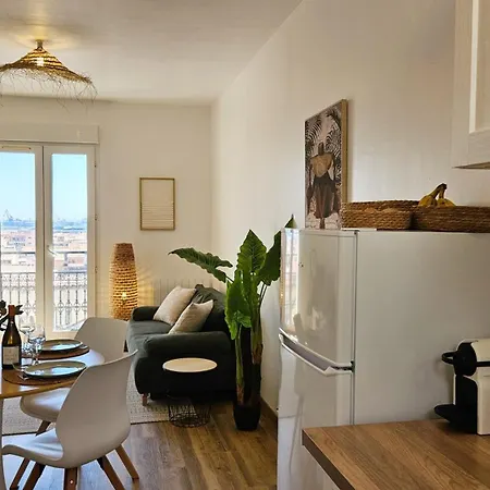 アパート Charming One Bedroom With Panoramic View *